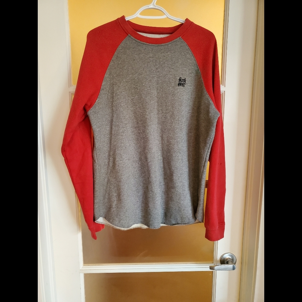 Alta Mont apparel long sleeve sweatshirt